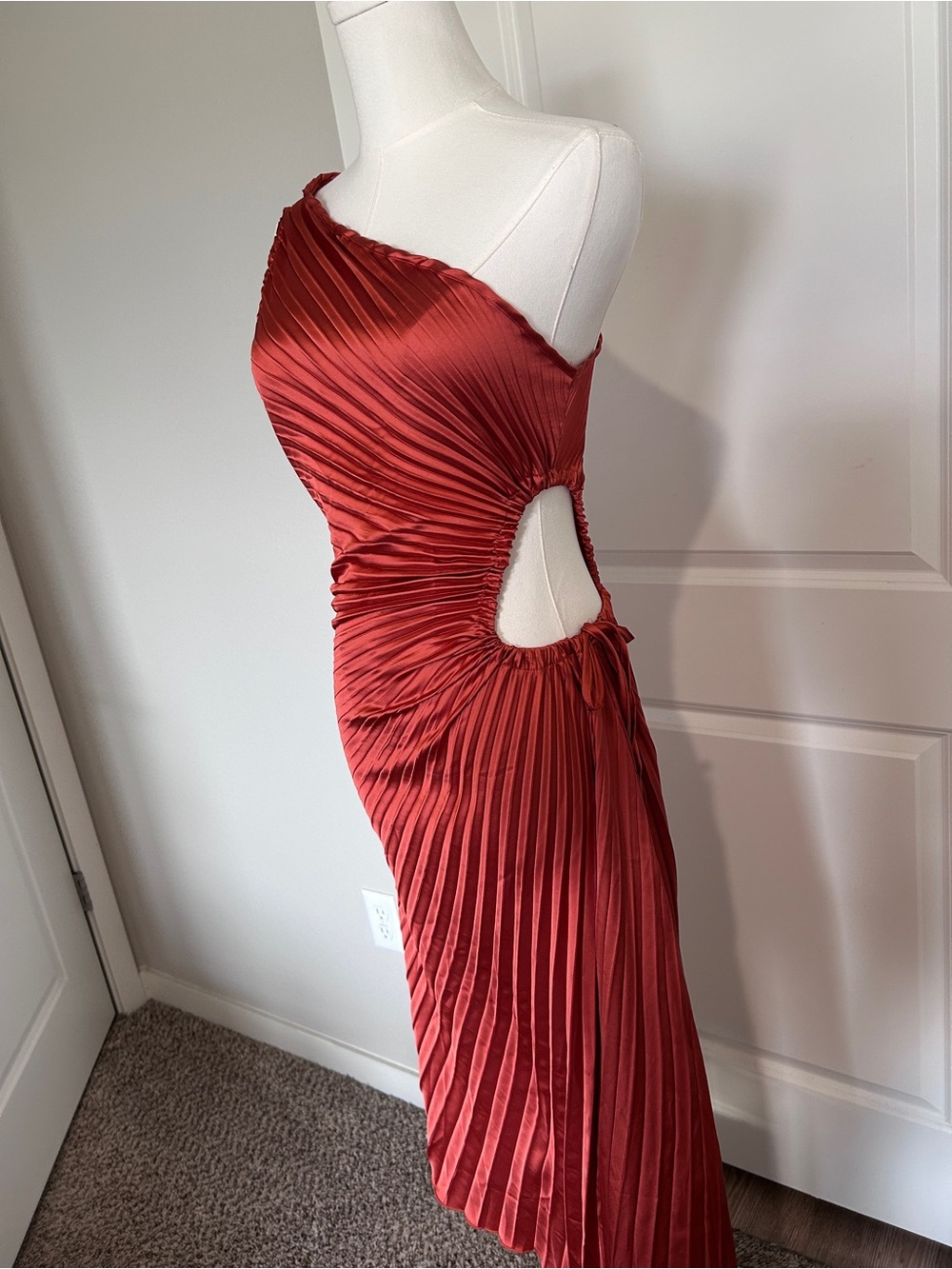 One-Shoulder Rust Pleated Asymmetrical Dress - Picture 6 of 7